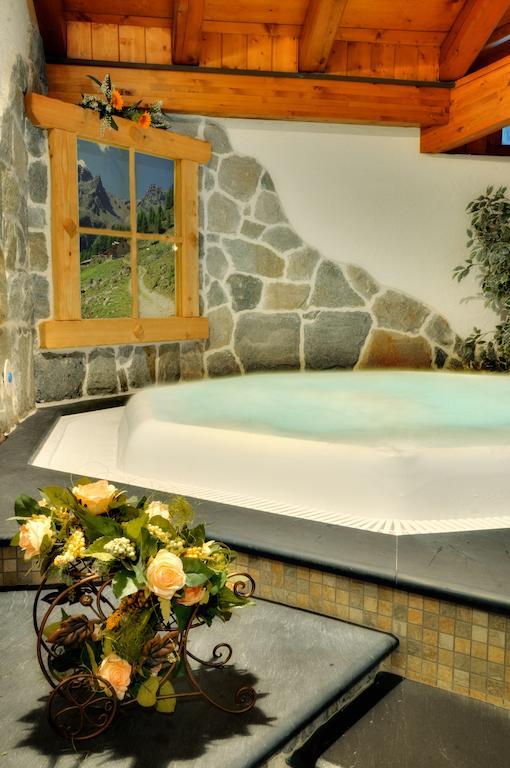Albergo Miramonti Раби Екстериор снимка