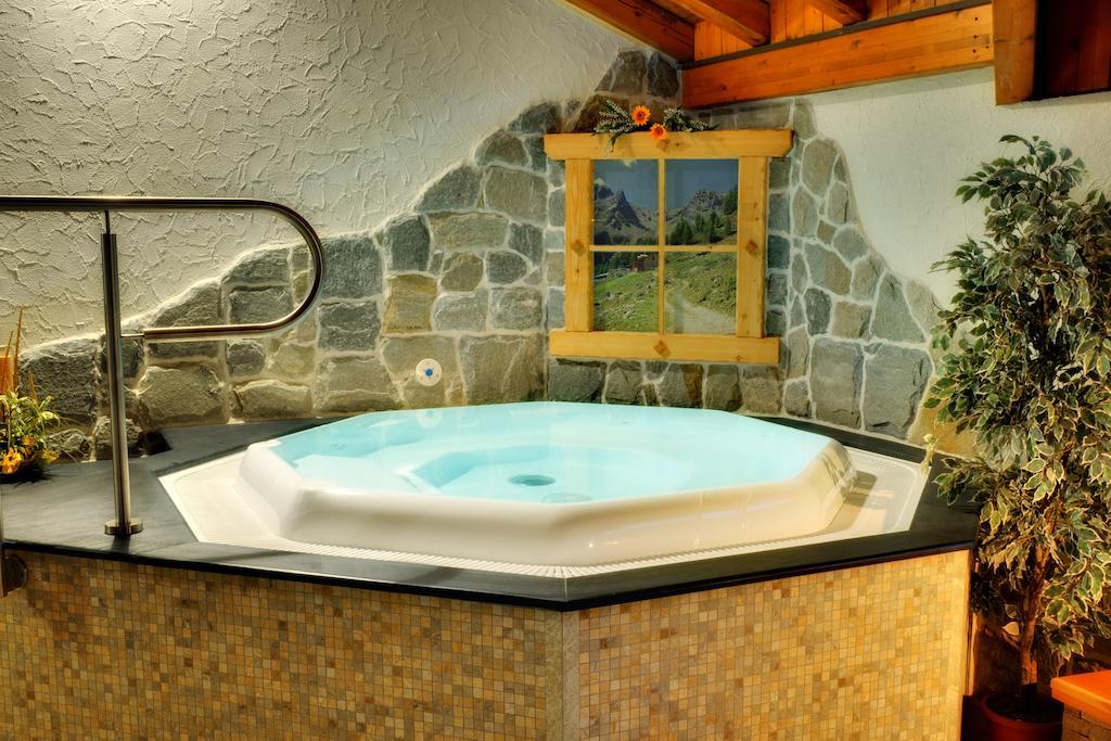 Albergo Miramonti Раби Екстериор снимка