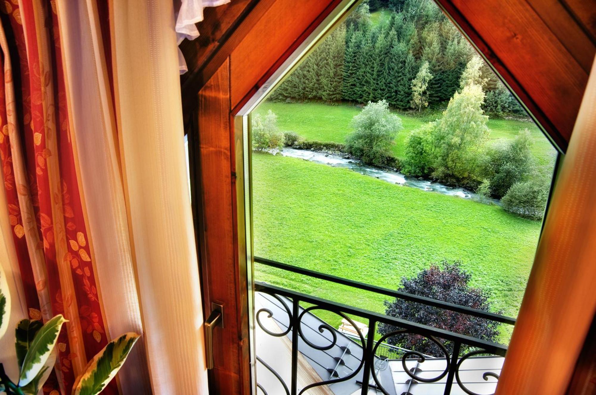 Albergo Miramonti Раби Екстериор снимка
