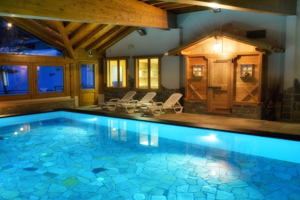 Albergo Miramonti Раби Екстериор снимка