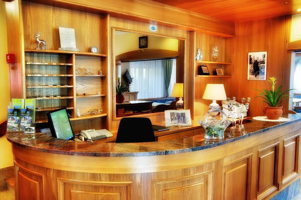 Albergo Miramonti Раби Екстериор снимка